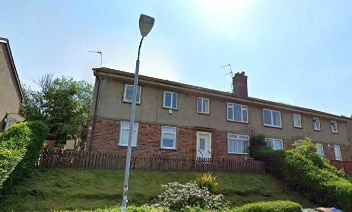 3 Bedroom Flat To Rent In Hollybush Avenue, Paisley, Renfrewshire, PA2