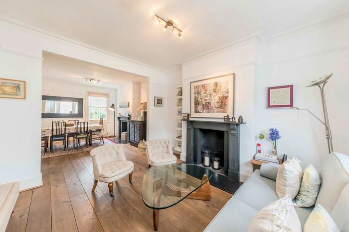 3 Bedroom Property To Rent In Tetcott Road, London, SW10