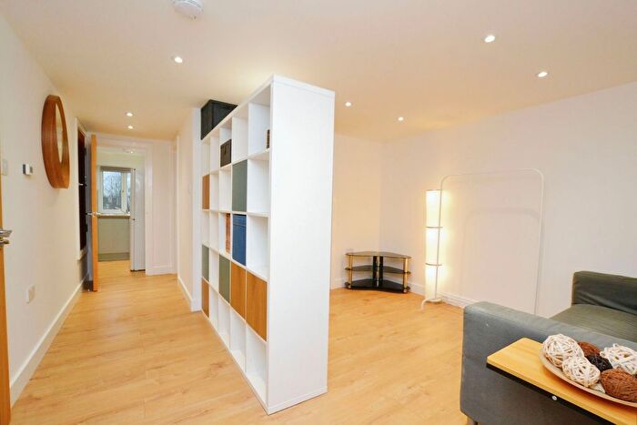 1 Bedroom Flat To Rent In Waldegrave Road, Teddington, TW11