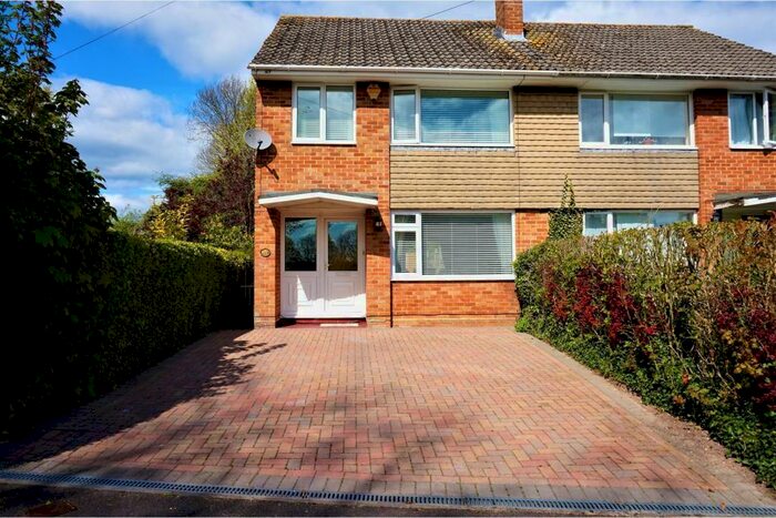 3 Bedroom House To Rent In Packenham Road, Basingstoke, RG21