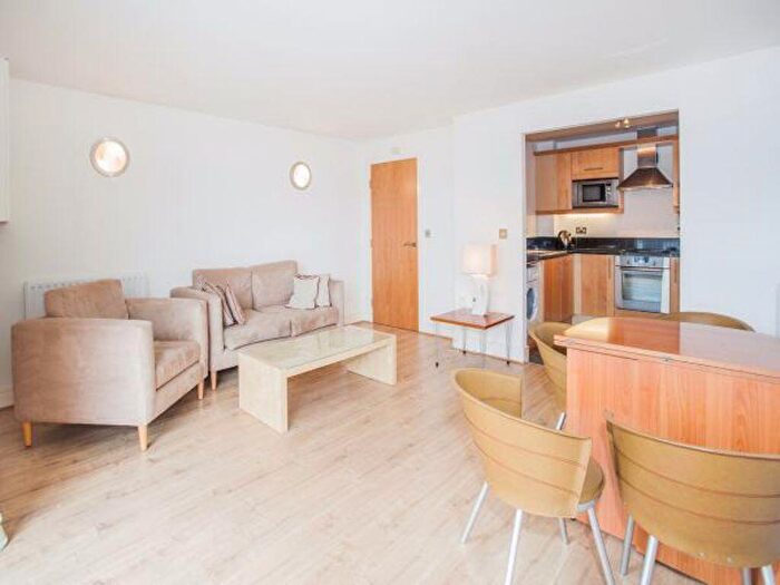 1 Bedroom Flat To Rent In Gainsborough House, Canary Wharf, E14
