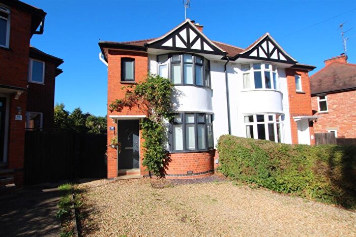 3 Bedroom Semi Detached House To Rent In St. Peters Avenue, Rushden, NN10