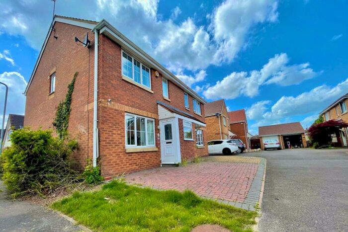 3 Bedroom House To Rent In Blunden Drive, SL3