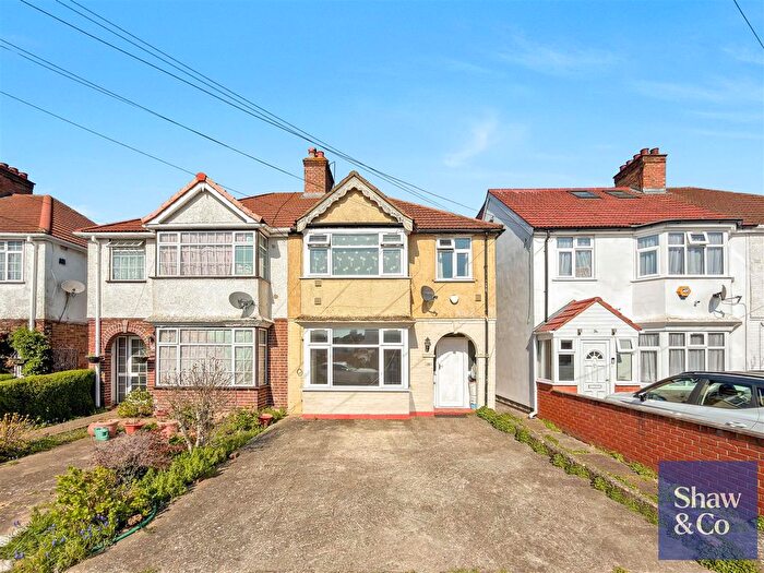 3 Bedroom Property For Sale In Hinton Avenue, Hounslow, TW4