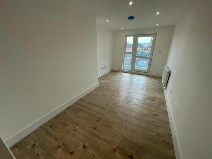 1 Bedroom Flat To Rent In Midland Road, Luton, LU2