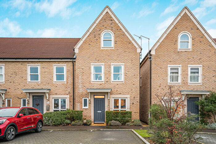 3 Bedroom End Of Terrace House For Sale In Clifton Close, Bicester, OX26