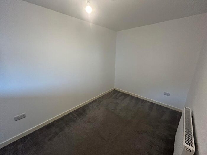 3 Bedroom Apartment To Rent In Saltire Square, Edinburgh, EH5
