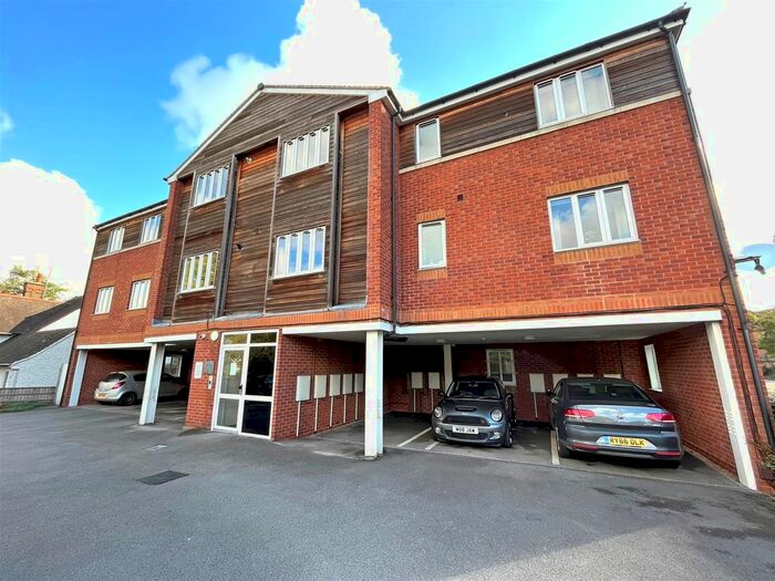 2 Bedroom Flat To Rent In Pines Court, Black Swan Close, Woodthorpe, Nottingham, NG5