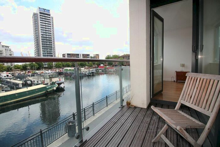 2 Bedroom Flat To Rent In Boardwalk Place, Canary Wharf, London, E14