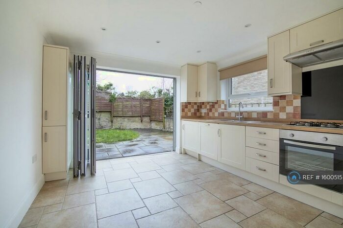 5 Bedroom Semi-Detached House To Rent In St Clairs Road, Croydon, CR0