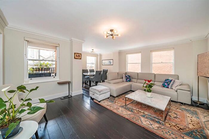 3 Bedroom Flat To Rent In Hyde Park Gate, South Kensington, SW7