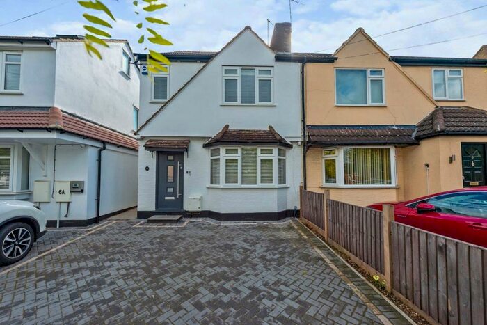 4 Bedroom Semi-Detached House To Rent In Ashley Road, St Albans, AL1