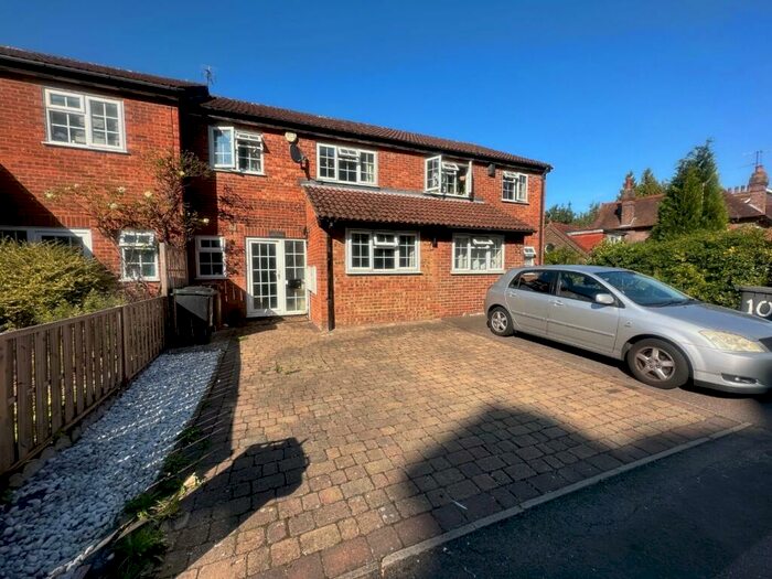 1 Bedroom Terraced House To Rent In Downs Road, Luton, Bedfordshire, LU1