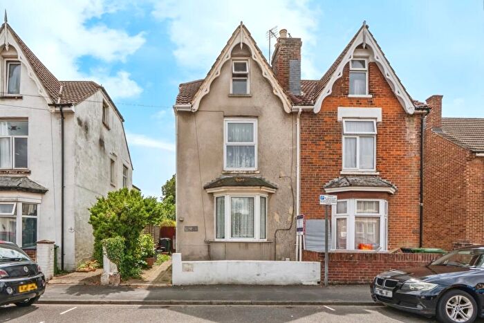 2 Bedroom Maisonette For Sale In Windsor Road, Cosham, Portsmouth, PO6