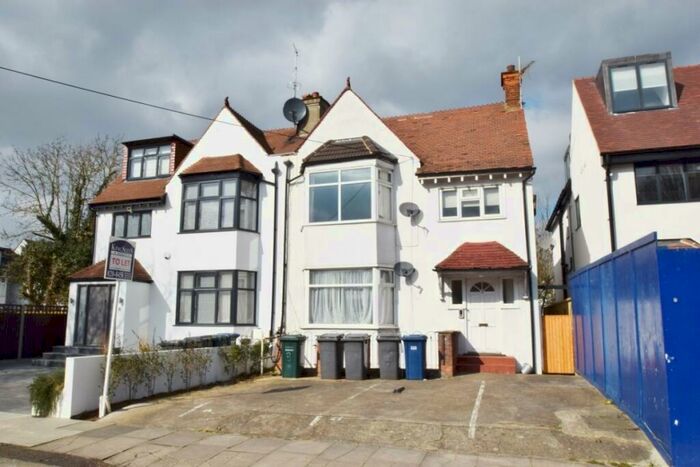 3 Bedroom Flat To Rent In Middleton Road, Golders Green, NW11