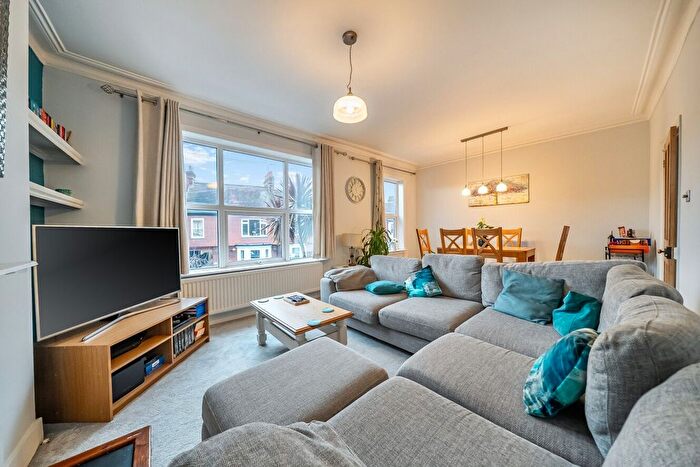 2 Bedroom Flat For Sale In Radbourne Road, Balham, London, SW12