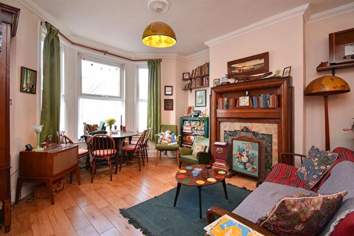 2 Bedroom Flat For Sale In Milward Road, Hastings, TN34