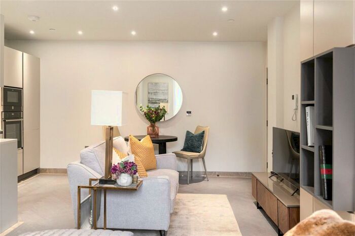 Apartment To Rent In Duke Street, Reading, RG1