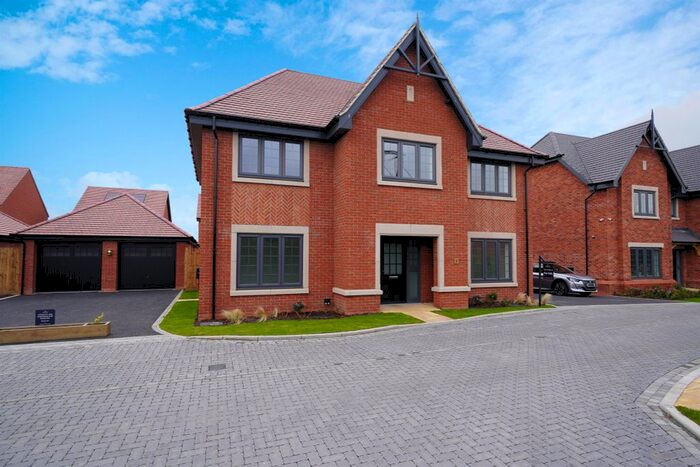 5 Bedroom Detached House For Sale In Coxs Close, Hallow, Worcester, WR2