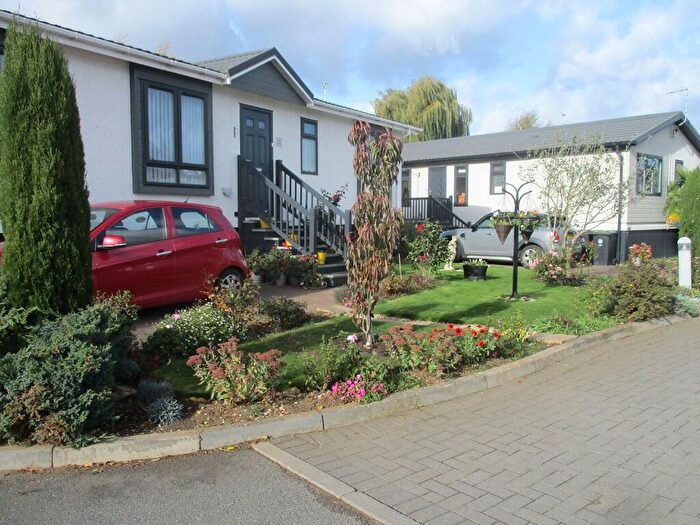 2 Bedroom Park Home For Sale In Waters View, Yarwell Mill Country Park, PE8