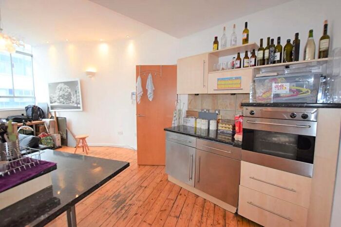 2 Bedroom Flat To Rent In Byron Street, Leeds, LS2