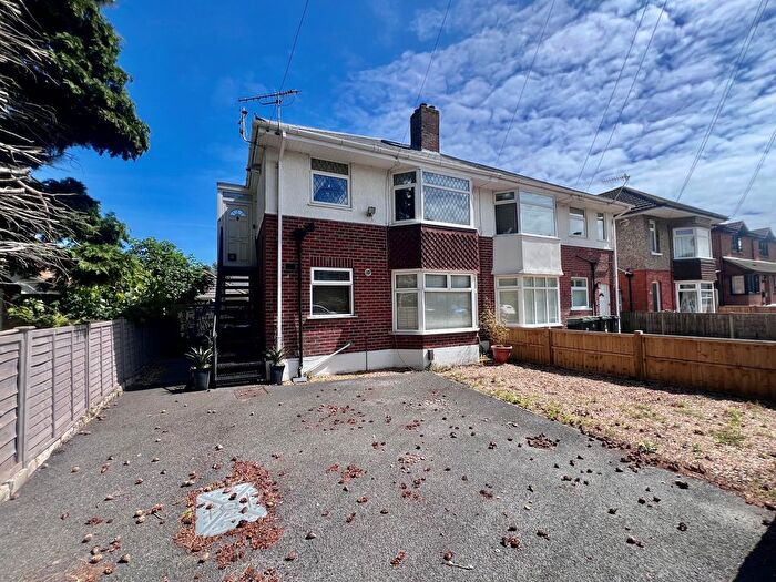 2 Bedroom Flat To Rent In Somerset Road, Christchurch, BH23