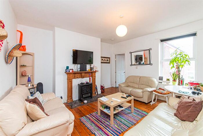 3 Bedroom Flat To Rent In South View West, Heaton, Newcastle Upon Tyne, NE6