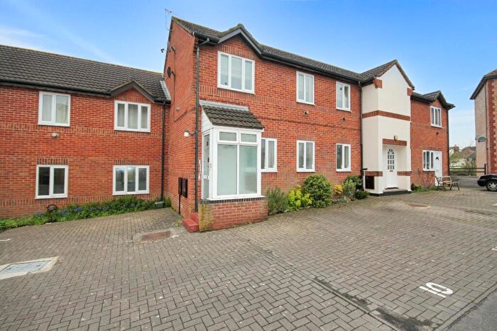 2 Bedroom Flat For Sale In Orchard Road, Trowbridge, BA14