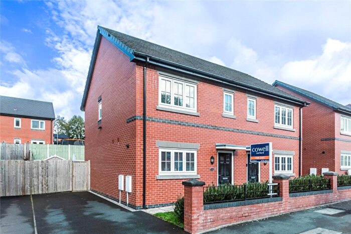 3 Bedroom Semi Detached House For Sale In Claybank Street, Heywood, Greater Manchester, OL10