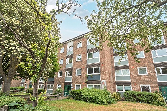 2 Bedroom Flat For Sale In Allison Close, London, SE10