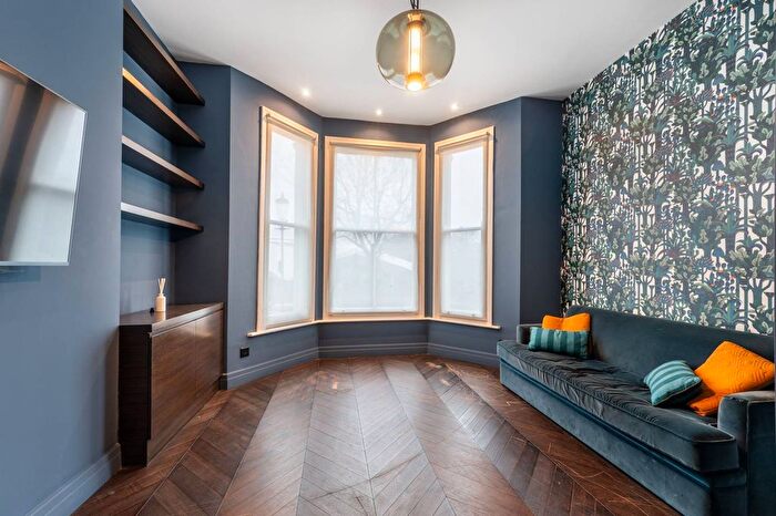 1 Bedroom Flat To Rent In Cambridge Gardens, Ladbroke Grove, London, W10