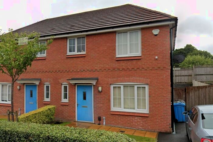 3 Bedroom Semi-Detached House To Rent In Fernhurst Street, OL1