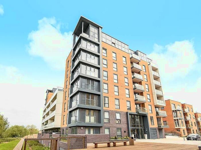 2 Bedroom Flat To Rent In Skylark House, Reading, RG2