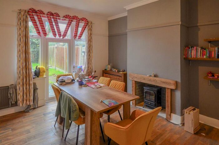 3 Bedroom Semi-Detached House To Rent In Extensive Refurbished Three Bedroom Property For Group Of Working Professionals Or Families In Albert Road, B33