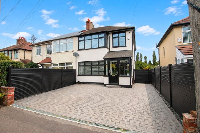 3 Bedroom Semi-Detached House For Sale In Bolton Road, Rochdale, OL11
