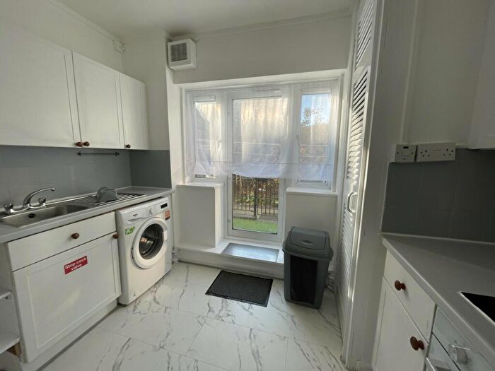2 Bedroom Apartment To Rent In Elsinore House, Denmark Road, Camberwell, London, SE5