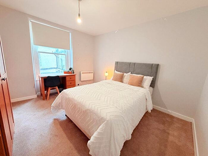 2 Bedroom Flat To Rent In Leith Walk, Edinburgh, EH6