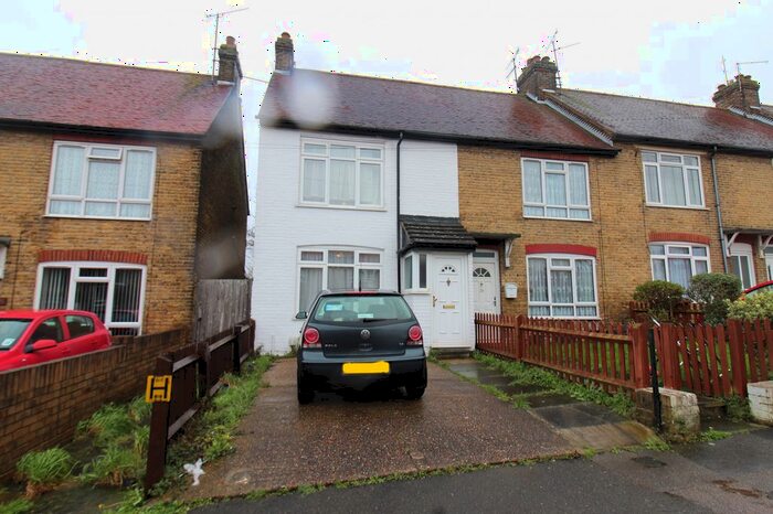 3 Bedroom End Of Terrace House To Rent In Holding Street, Gillingham, Kent, ME8