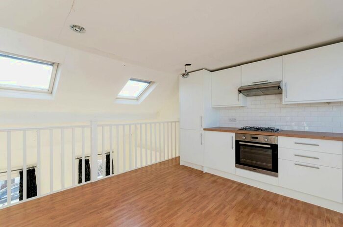 2 Bedroom Flat To Rent In Prothero Road, Fulham Broadway, London, SW6