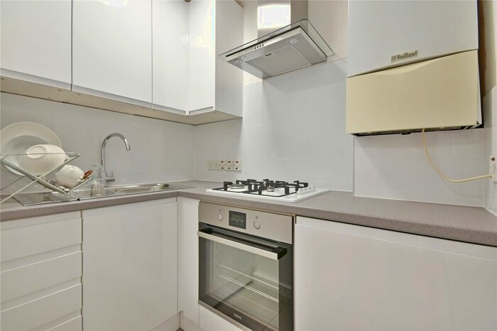 Studio To Rent In Manstone Road, Cricklewood, NW2