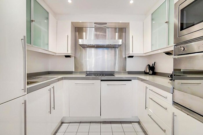 2 Bedroom Apartment To Rent In The Grainstore, Western Gateway, Royal Victoria Docks, London, E16