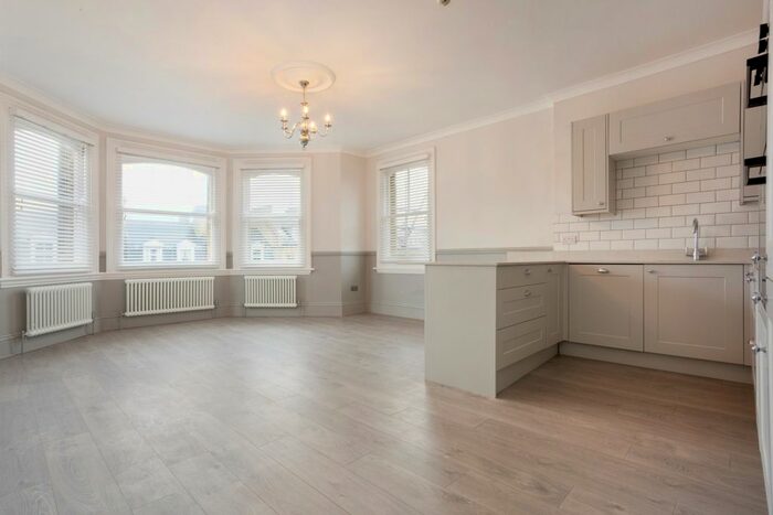 4 Bedroom Flat To Rent In First Avenue, Hove, BN3