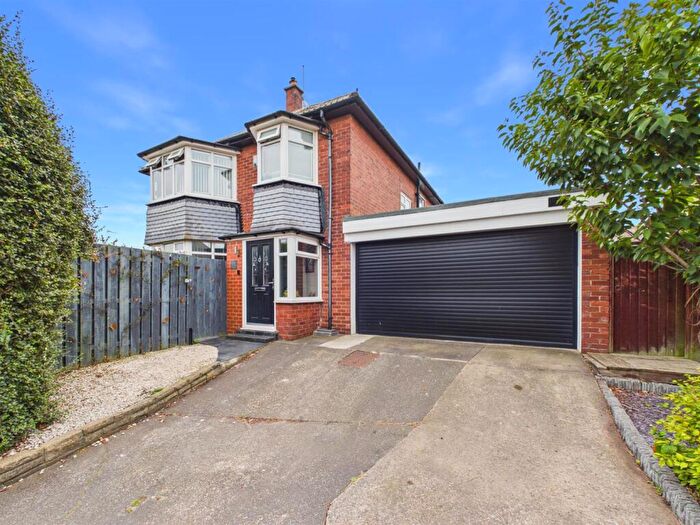 3 Bedroom Semi-Detached House For Sale In Monkstone Crescent, Tynemouth, NE30