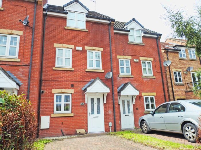 3 Bedroom Town House To Rent In Flanders Red, Sutton Park, HU7