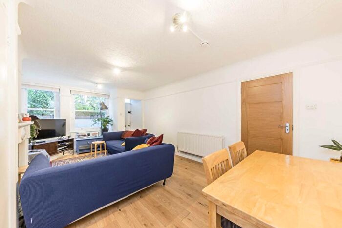 3 Bedroom Flat To Rent In Tollington Park, London, N4
