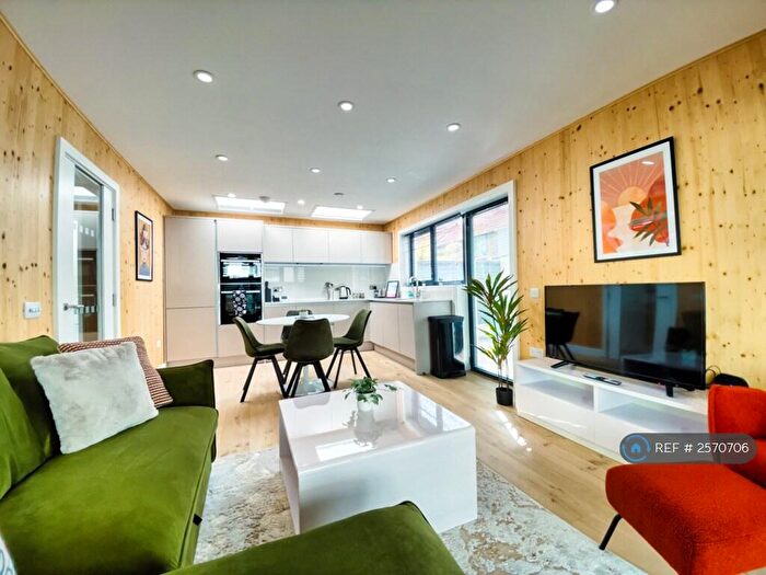 2 Bedroom Detached House To Rent In Hogarth Road, Hove, BN3