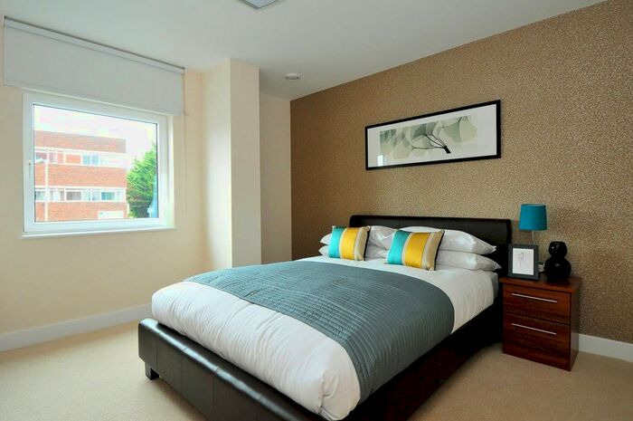 2 Bedroom Flat To Rent In The Green, Southall, UB2