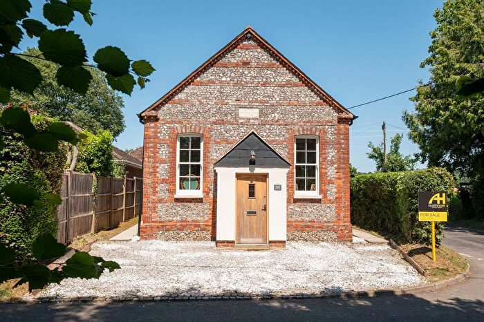 2 Bedroom Property For Sale In The Avenue, Wildhern, SP11