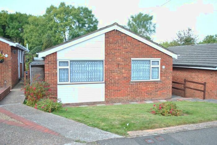 2 Bedroom Detached Bungalow To Rent In Ambercroft Way, Old Coulsdon, CR5