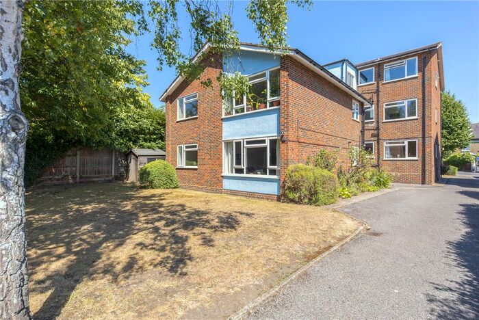 2 Bedroom Flat To Rent In Durham Road, Raynes Park, London SW20